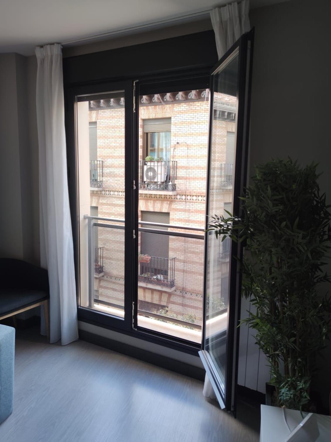 Eh - Apartamentos Heroismo Сарагоса Екстериор снимка